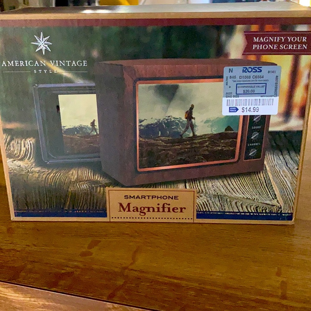 Smartphone magnifier